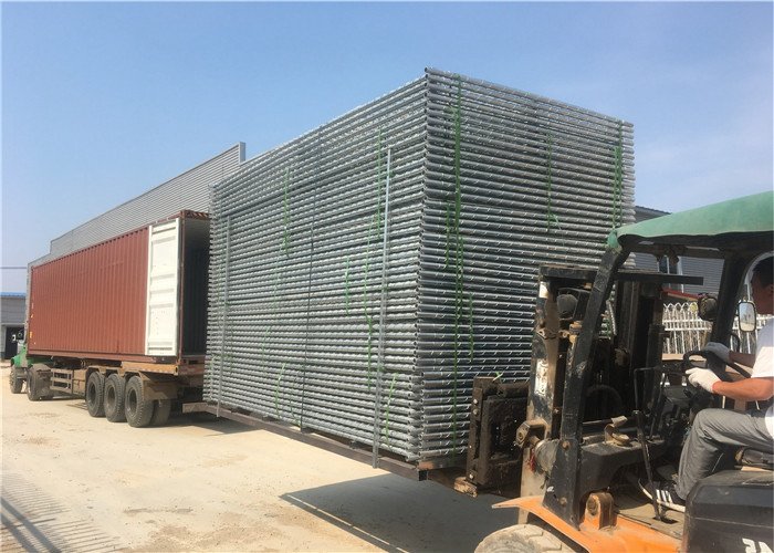 china temporary chain link fence container loading